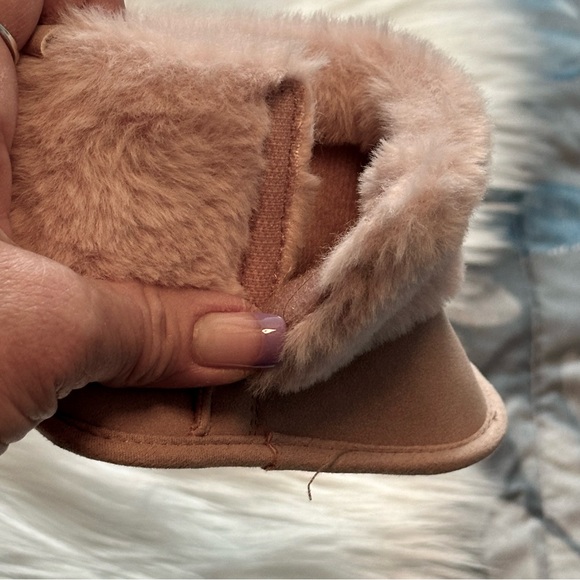 Cozy Pink Faux Fur Baby Boots Carters sz 6-9 mos Blush color - Picture 6 of 6